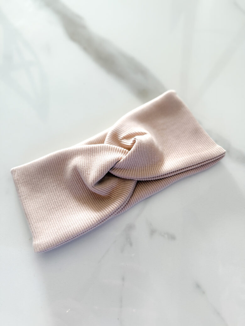 Ausaine "Rievotā bēša"