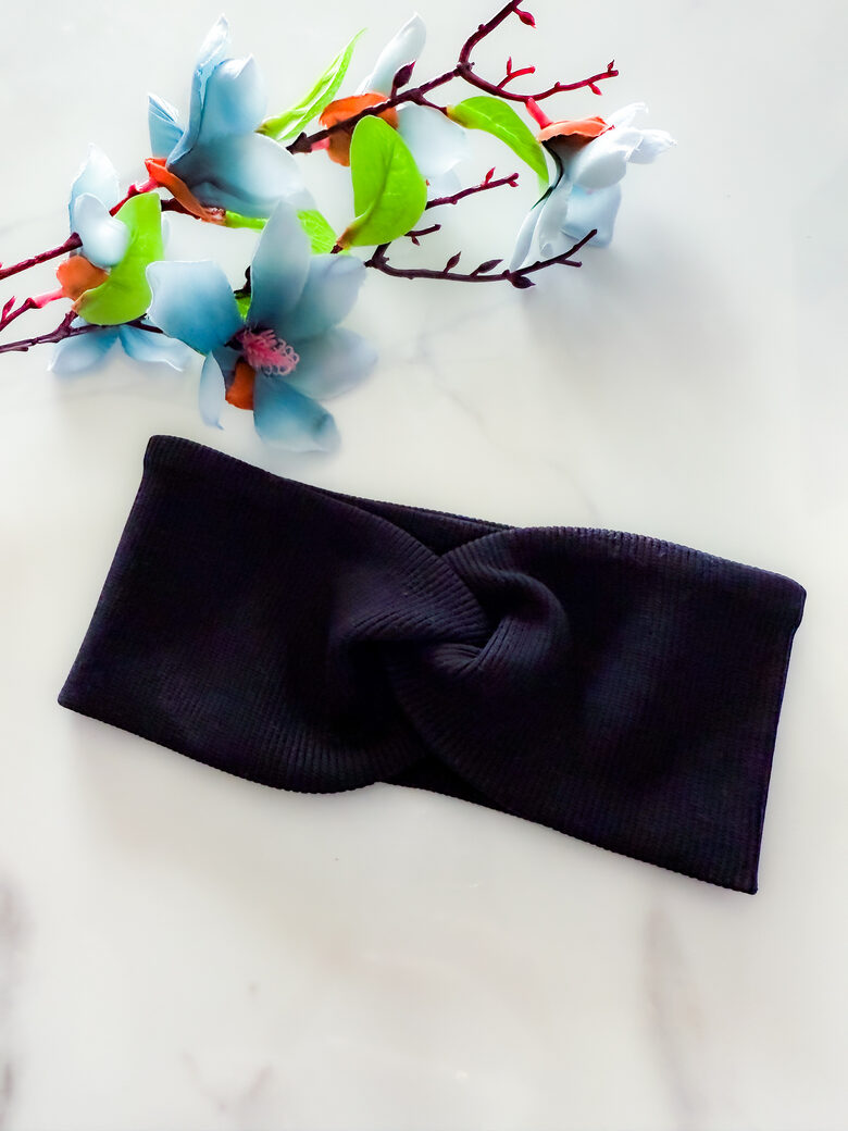 Ausaine "Rievotā melna"