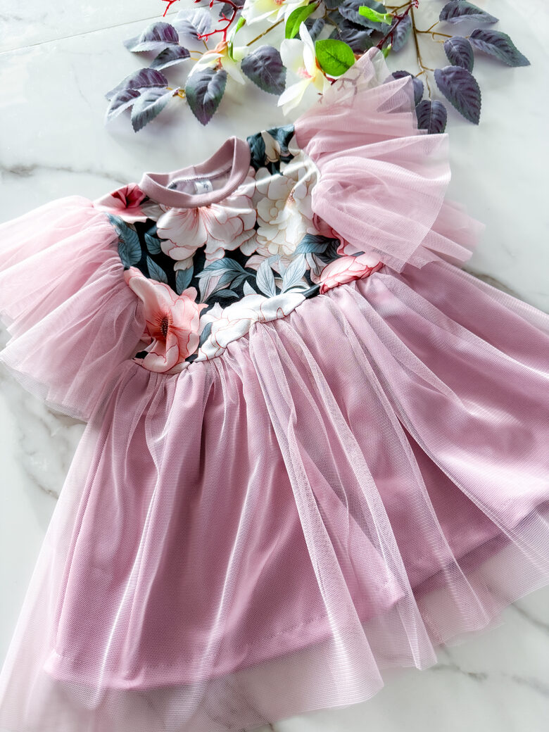 Kleita ar tillu "Rozā maģija"