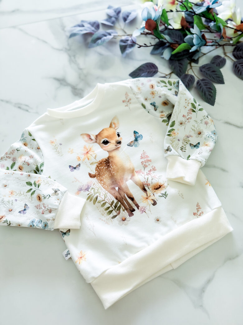 Džemperis "Stirniņa ar pļavas ziediem"