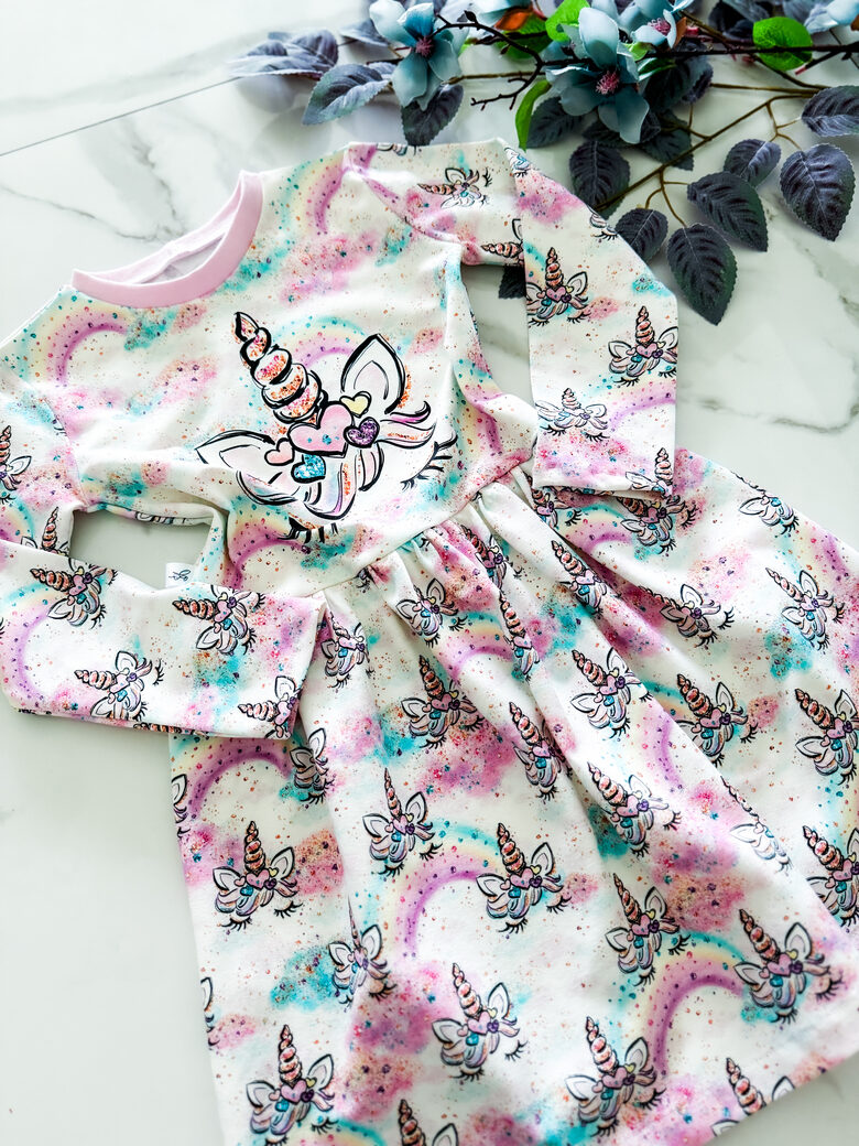 Kleita "Varavīksnes vienradzis"