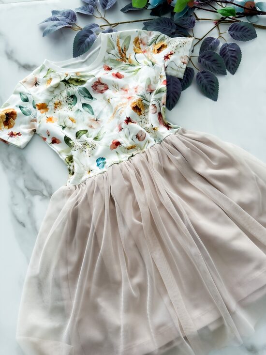 Kleita ar tillu "Bēšā vasara"