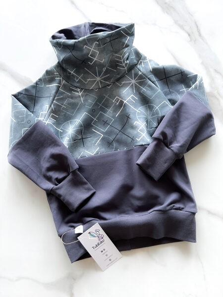 Džemperis ar augsto apkakli "Pelēkas spēka zīmes"