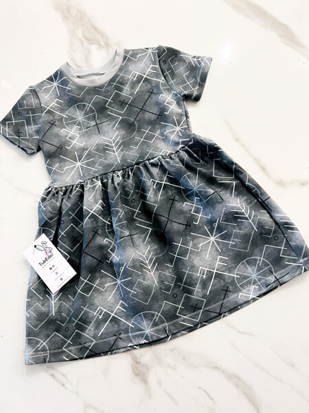 Latviskā kleta "Pelēkās spēka zīmes"